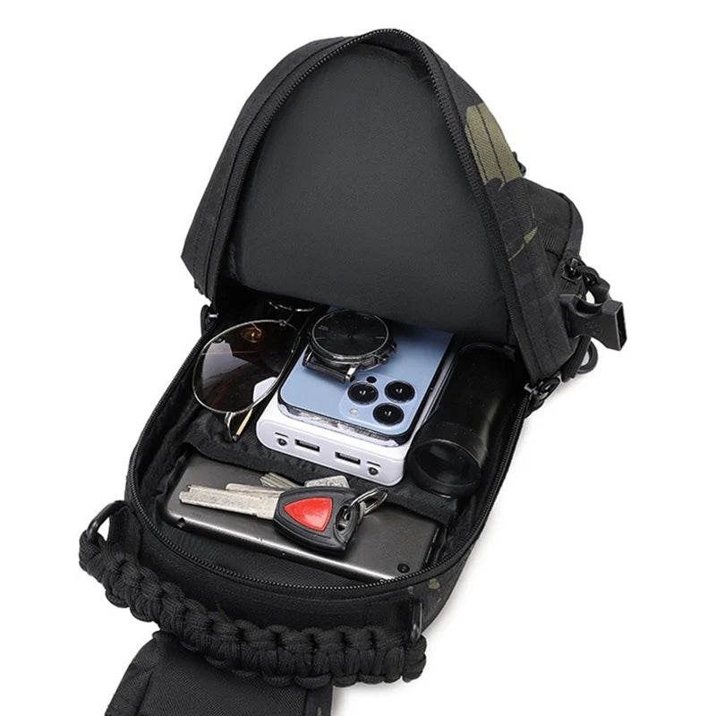Mochila tática masculina para camping, ideal para esportes, caminhadas, escaladas, ciclismo, pesca e viagens. Possui sistema MOLLE e é perfeita para usar no ombro.