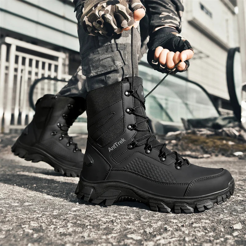 Botas de cano alto tamanho grande para homem, botas táticas militares de treinamento, impermeáveis e antiderrapantes para uso externo em montanhas e desertos.