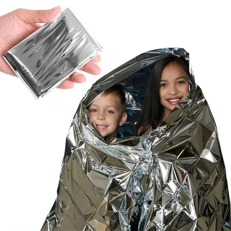 Cobertor de emergência para atividades ao ar livre, kit de primeiros socorros e resgate, à prova de vento, impermeável e com revestimento térmico de alumínio, ideal para camping e trilhas.