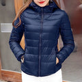 Novo casaco feminino com capuz, em algodão, estilo casual e leve, com design simples e moderno, inspirado na moda coreana.