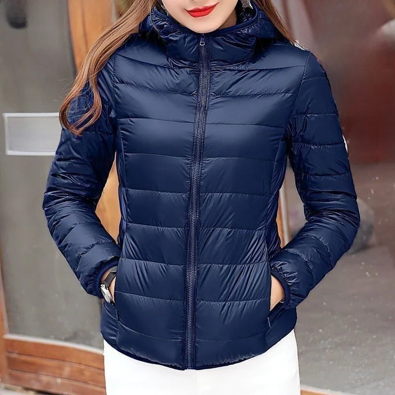Novo casaco feminino com capuz, em algodão, estilo casual e leve, com design simples e moderno, inspirado na moda coreana.